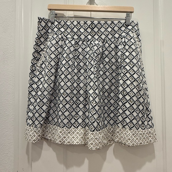 LOFT Dresses & Skirts - LOFT Black and White Patterned Mini Skirt